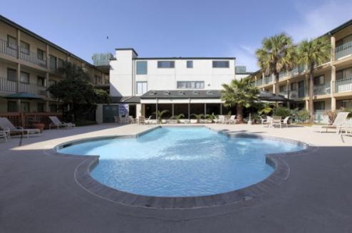 Amerihome Inn & Suites Houston Airport North Exterior photo